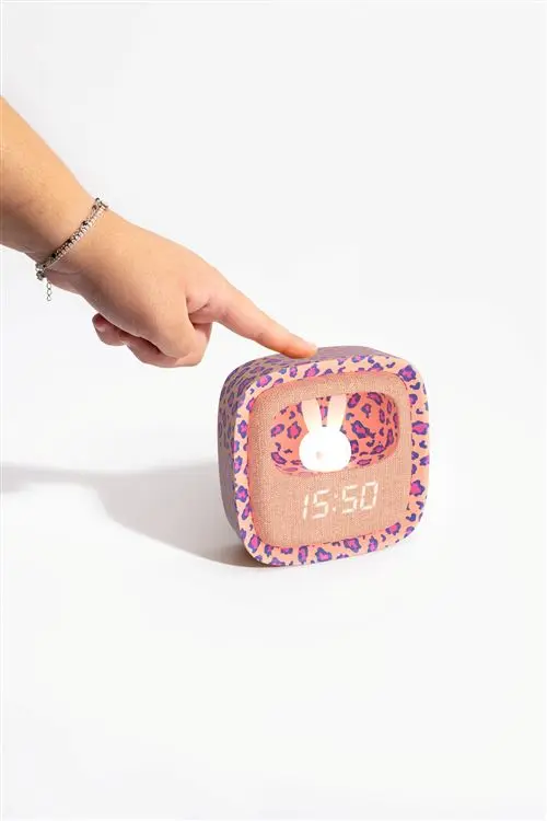 Radio-reveil-MOB-Billy-Clock-and-light-Leopard-Rose (6).webp