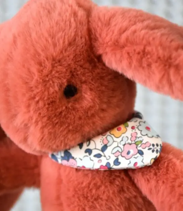 Doudou et Compagnie - Lapin doudou - Peluche lapin fleurette terracotta