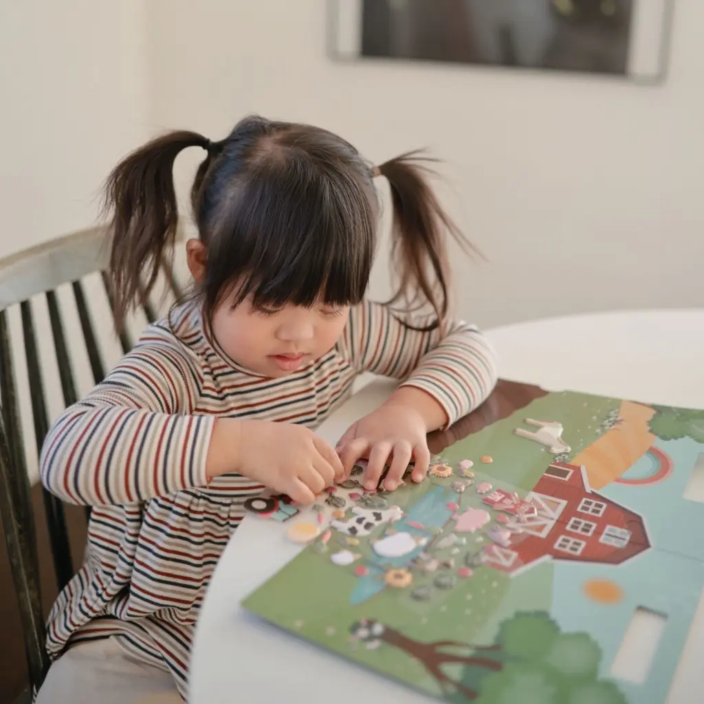 mushie--sticker-book--space (4).webp