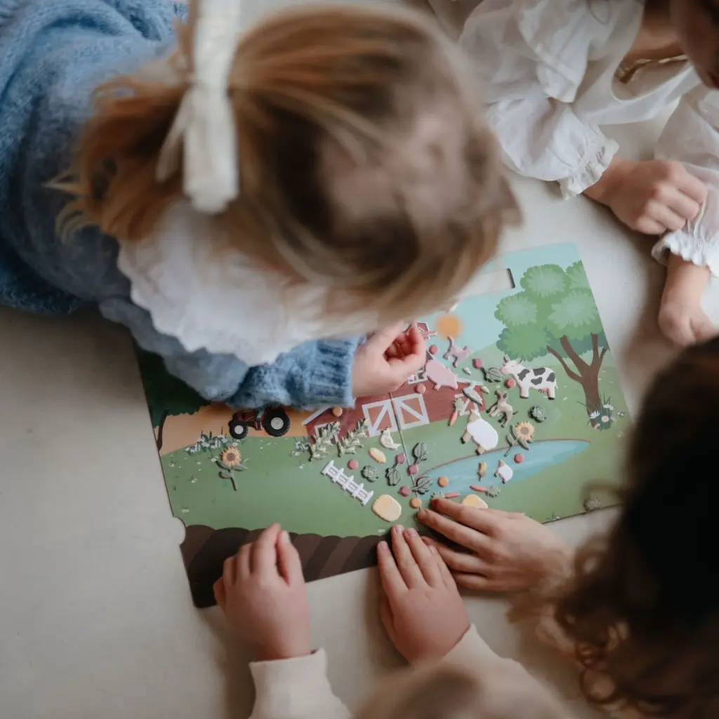 mushie--sticker-book--space (5).webp