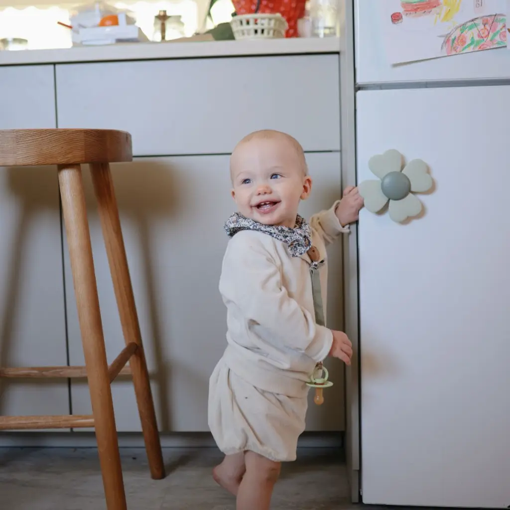 mushie--suction-spinner-toy--sunshine (5).webp