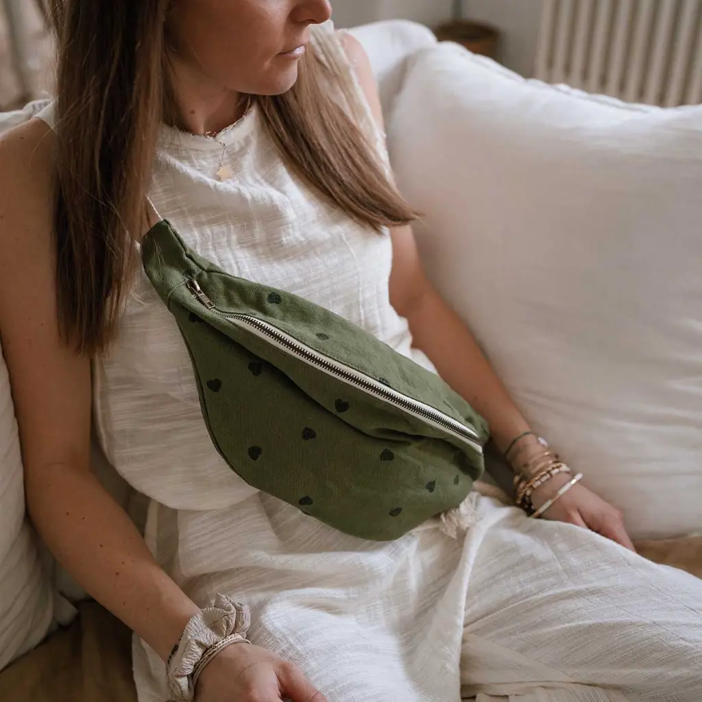 sac-banane-coeur-kaki (3).webp