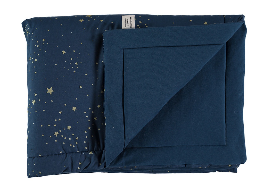 https://lacabanedeslutins.be/wp-content/uploads/2021/06/Laponia-blanket-couverture-manta-gold-stella-night-blue-nobodinoz-2.jpg