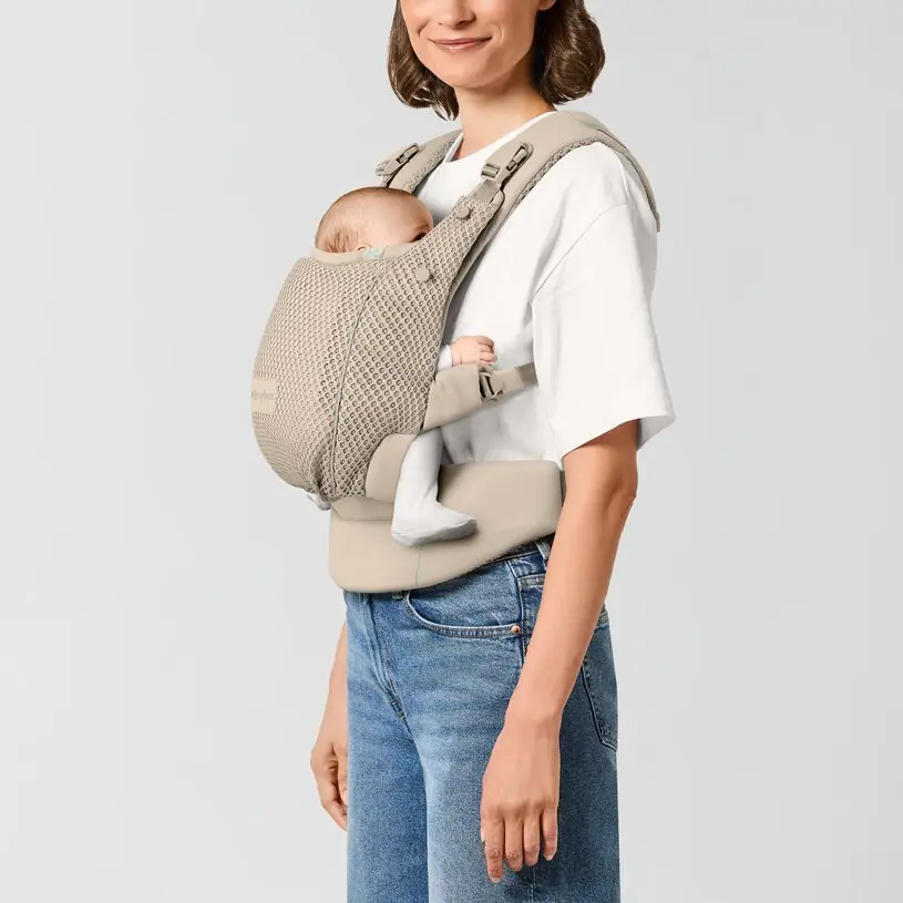 cyb_25_int_y045_amya_albe_frontcarrying_newborn_1997651e2542b570.webp