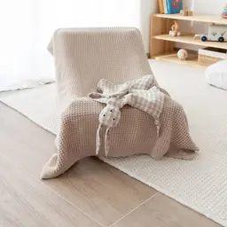 Couverture_Maille_tendresse_80x100cm_KNITT_Sesame.webp