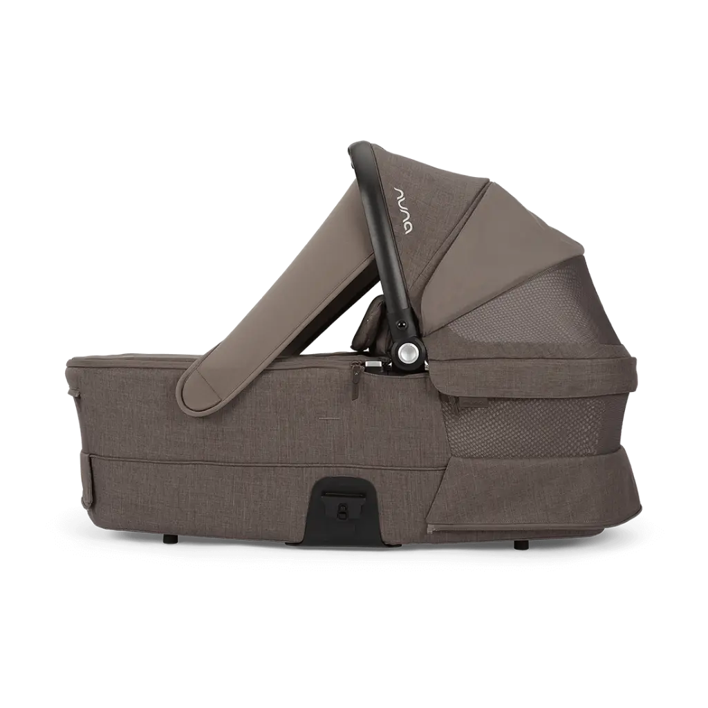 nuna_mixxnext_carrycot_2026_chestnut_profile_dd_fp_gl_web.webp