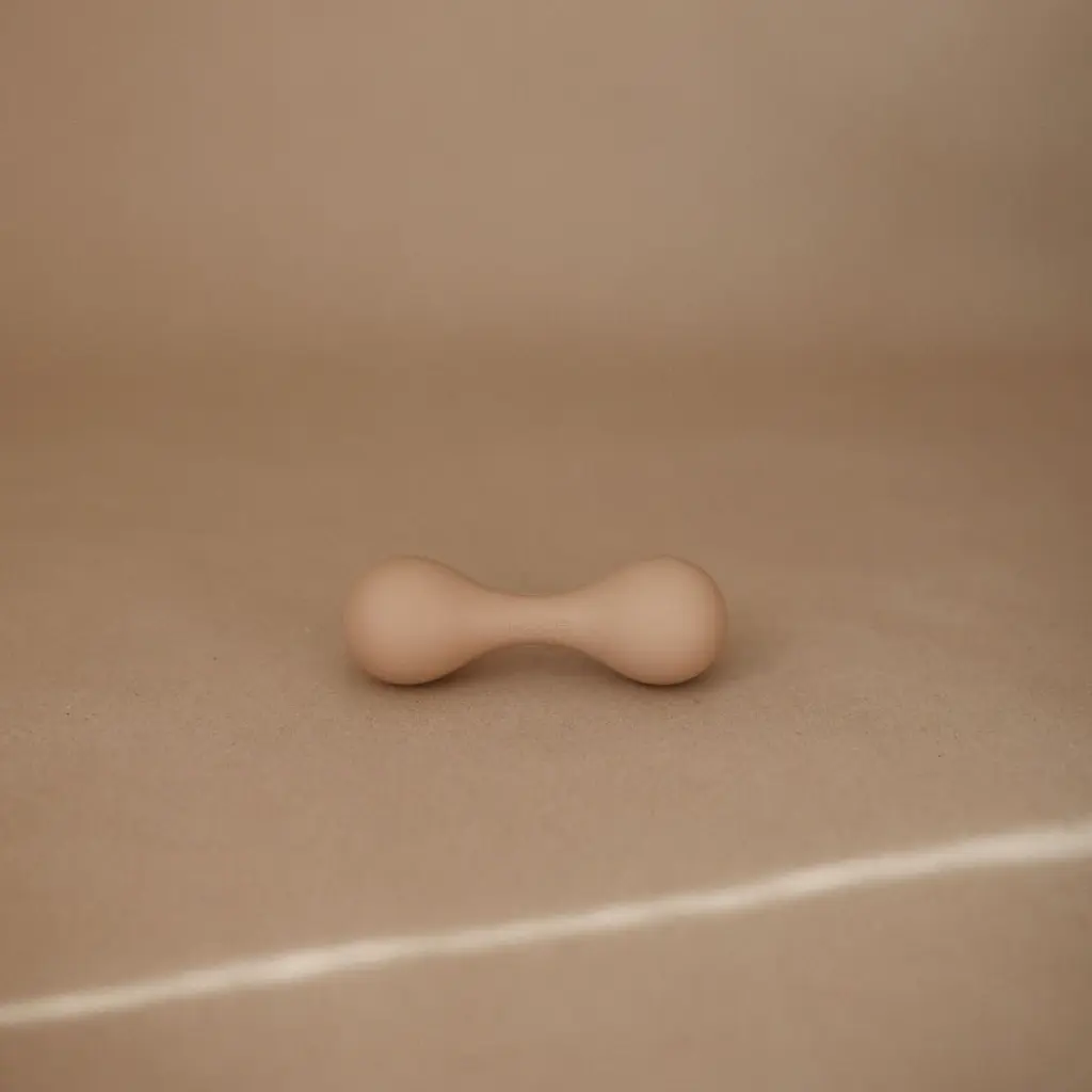 mushie--rattle-toy-silicone--dried-thyme (1).webp
