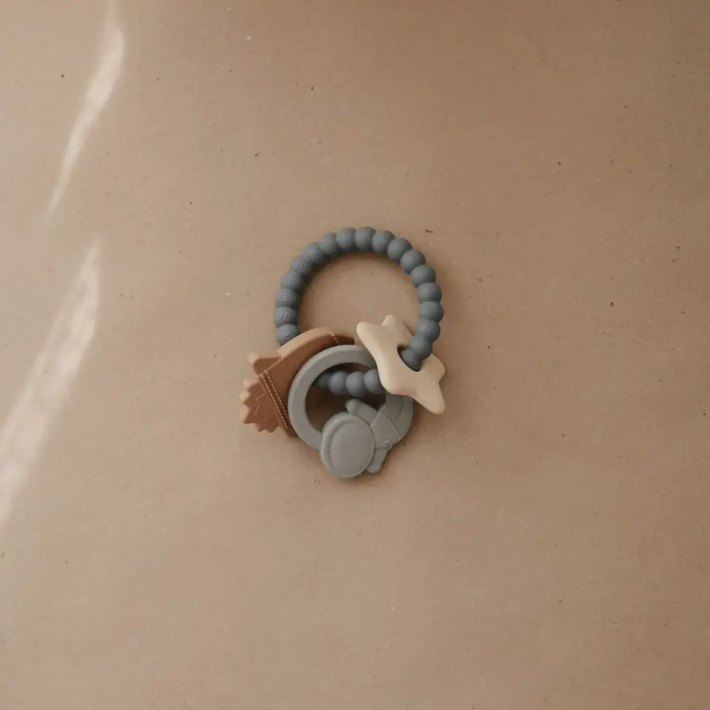 mushie--teething-ring--space (1).webp