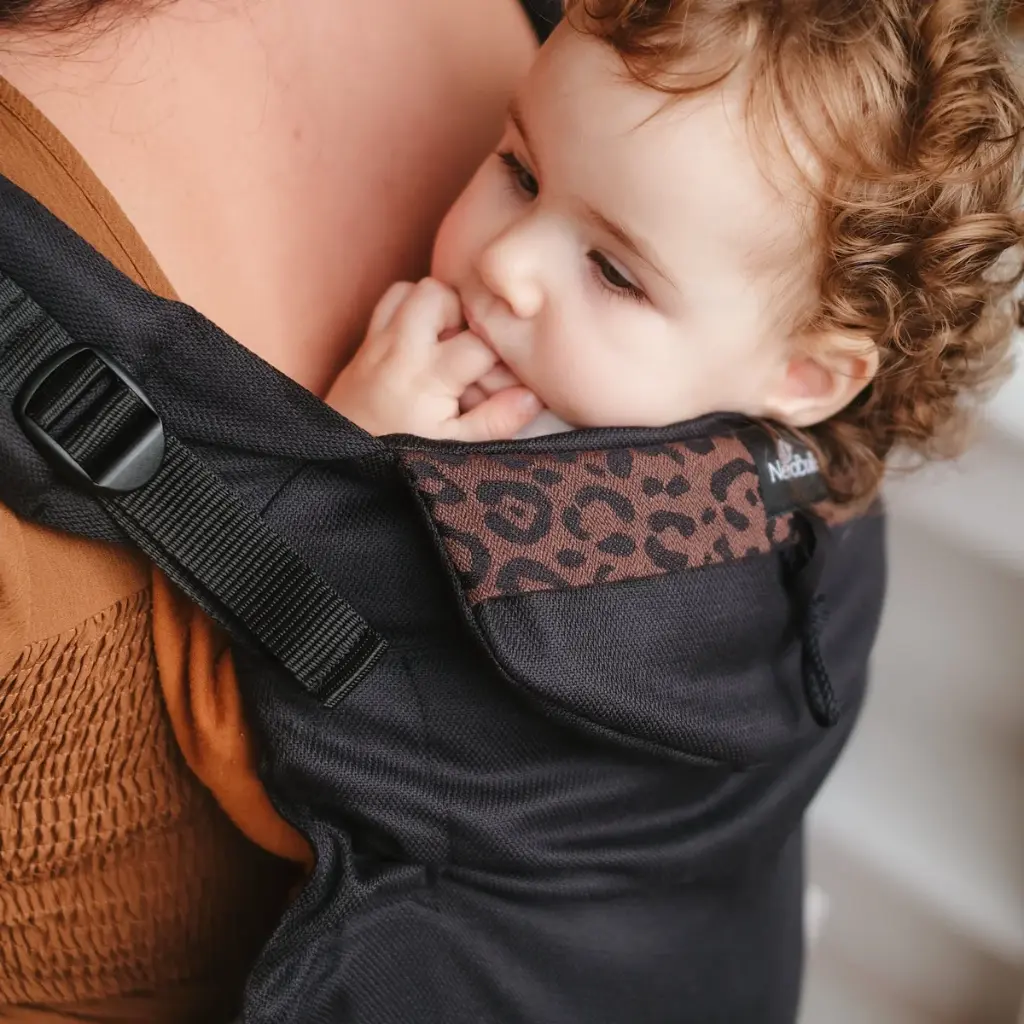 Porte-bebe_Neo_leopard_4.webp