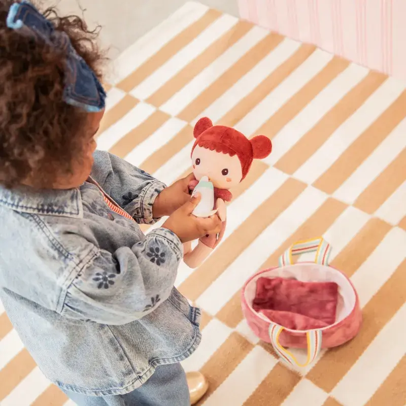 poupee-en-tissu-mio-et-son-couffin-21-cm (1).webp