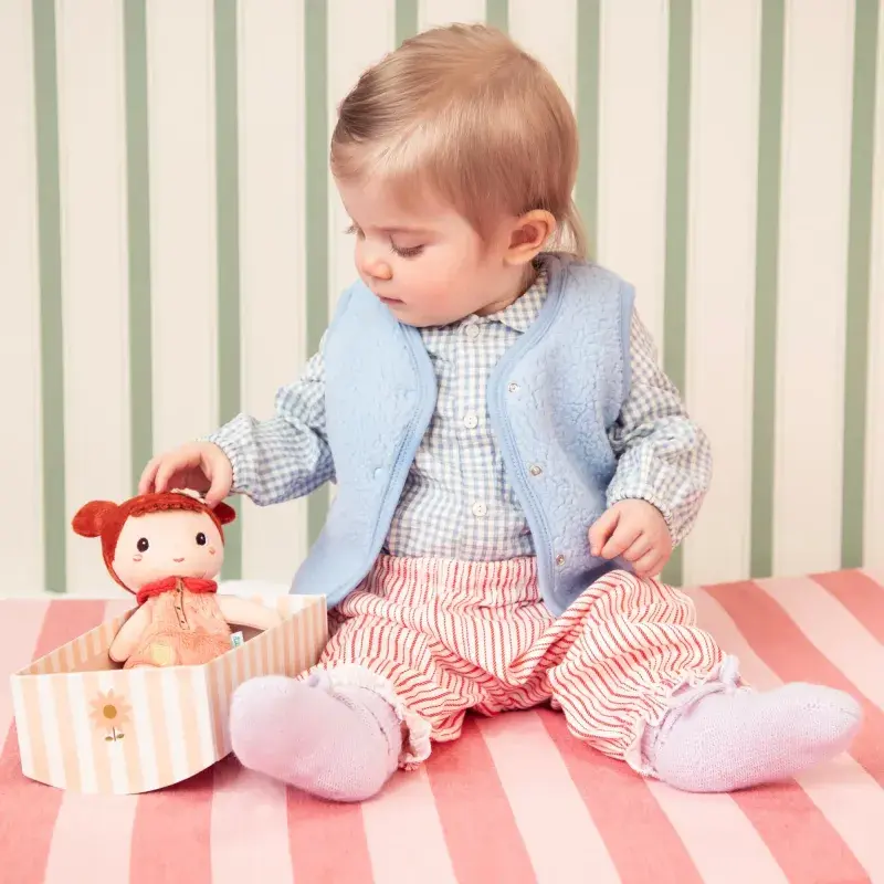 petite-poupee-en-tissu-jil-18-cm (2).webp
