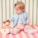 petite-poupee-en-tissu-jil-18-cm (2).webp