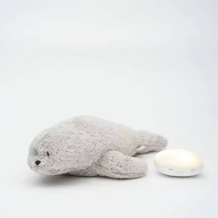 Moonie-seal-gray-1-700x700.webp