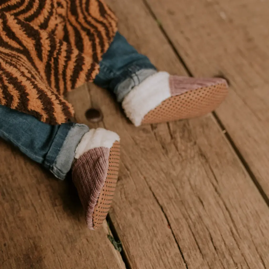 chaussons_velours_parme_3.webp