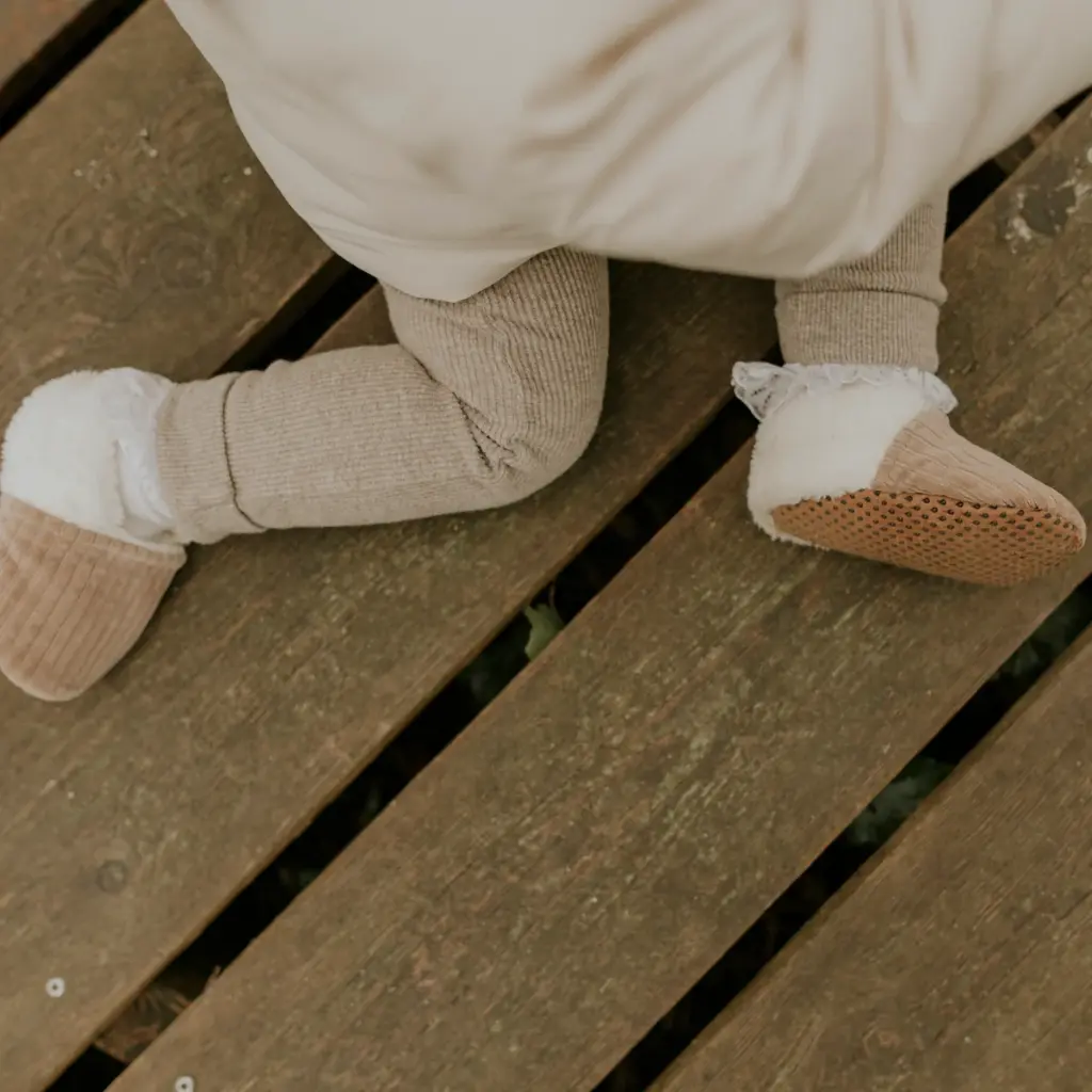 chaussons_velours_taupe_4.webp