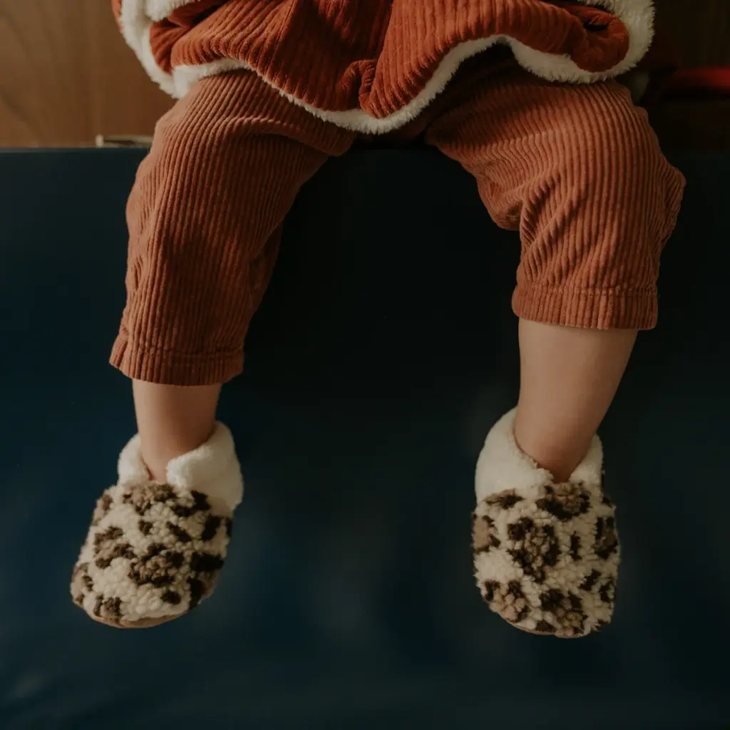 chaussons-leopard-2.webp