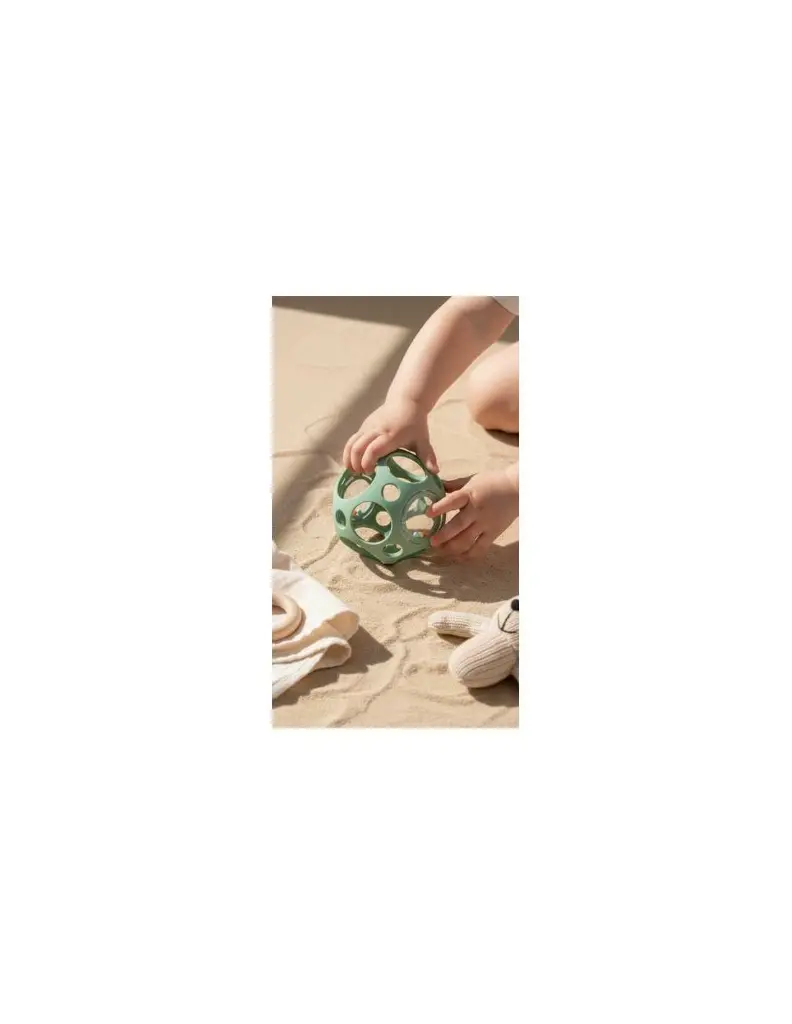 balle-sensorielle-verte-little-l (4).webp