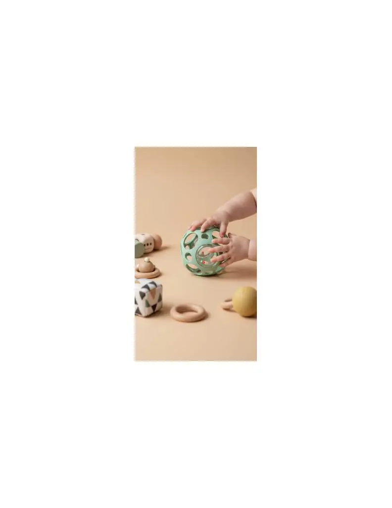 balle-sensorielle-verte-little-l (2).webp