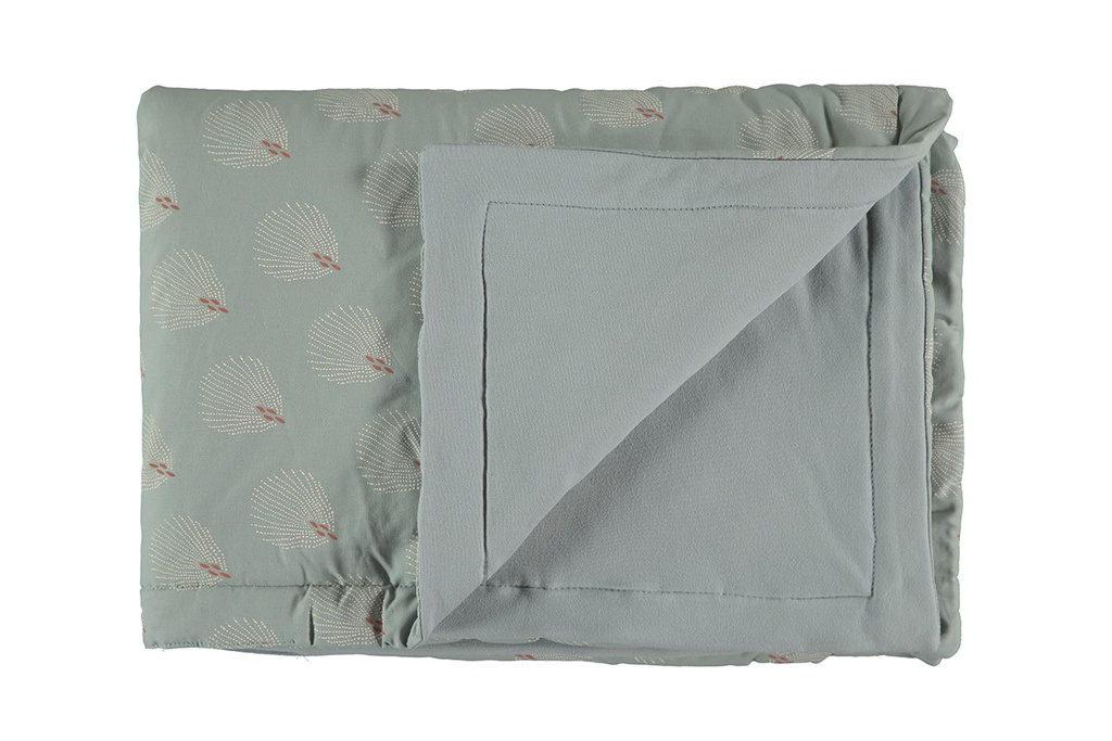 https://lacabanedeslutins.be/wp-content/uploads/2021/06/laponia-blanket-manta-couverture-white-gatsby-antique-green-nobodinoz-2_2.jpg