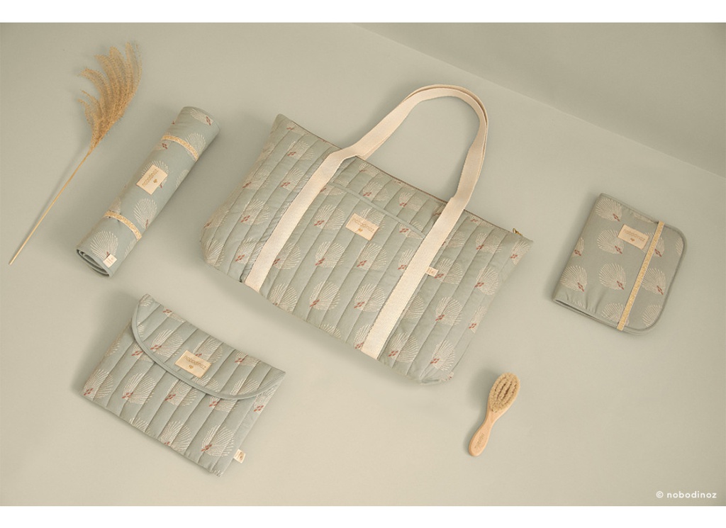 https://lacabanedeslutins.be/wp-content/uploads/2021/03/mood-paris-maternity-bag-poema-bagatelle-pouch-nomad-soft-brush-white-gatsby-antique-green-nobodinoz-1_1.jpg