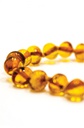 https://lacabanedeslutins.be/wp-content/uploads/2021/02/bracelet-dambre-bebe-perles-rondes-miel-avec-fermoir-securite-2.jpg