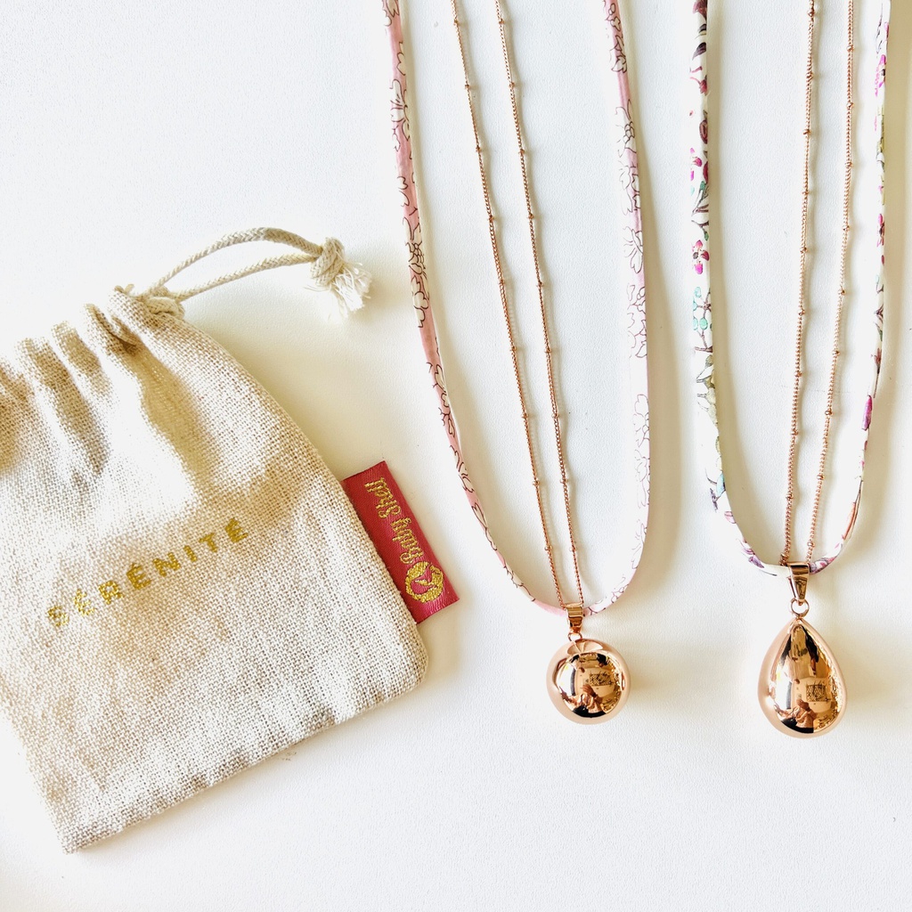 Babyshell - Bola or rose goutte et chaîne fine assortie avec un cordon liberty