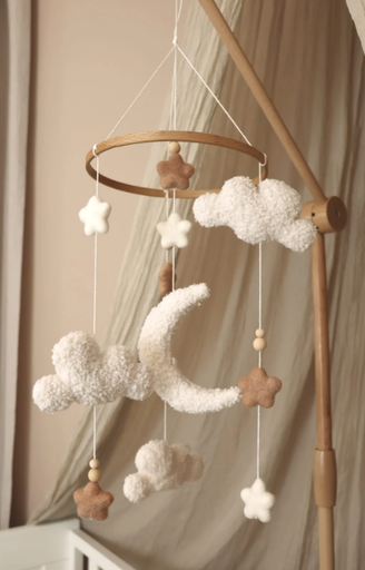 Little Loua - Mobile Bébé Fait Main - Nuages et lune​​ duveteux